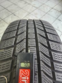 Predám zimne 235/55 R17 CONTINENTAL - 2