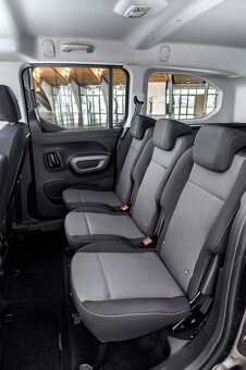 Na prenájom 9-miestna dodávka Toyota Proace Shuttle - 2