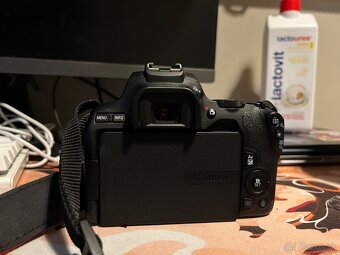 Canon 250D - 2