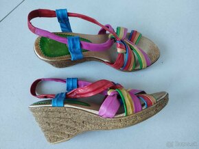 Farebné kožené sandálky veľ. 38 - 2