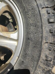 Terénne pneumatiky 205/80 R16 s diskami - 2