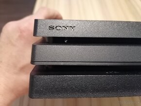 Predám PS4 PRO 1TB + 2 ovládače + 6 hier - 2