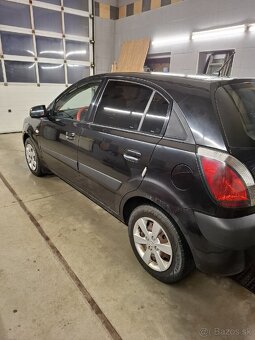 Kia Rio 1.4/ 16 V 71kw r.v.2009 benzín - 2