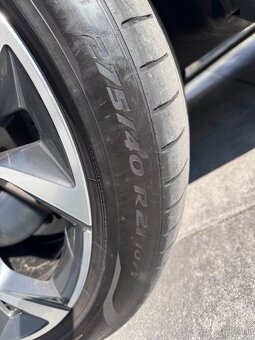 Predam 4 letne Pirelli PZero RSC 275/40 R21 a 315/35 R21 - 2