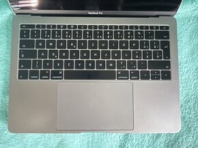 Predám veľmi zachovalý MacBook Pro s príslušenstvom. - 2