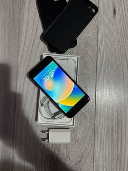 Apple iPhone 8 64GB Black - 2