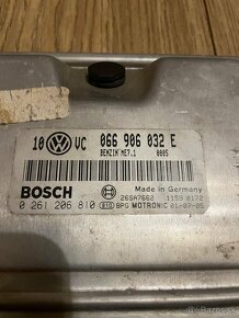 RJ motora VW Passat B5.5 2.3 VR5 066 906 032 E - 2