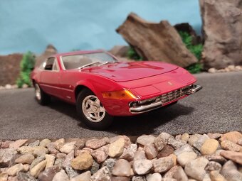 prodám model 1:18 ferrari 365GTB/4 Daytona - 2