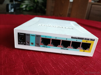 Predám WiFi Router Mikrotik RB951Ui-2HnD - 2