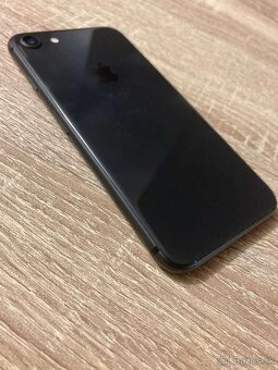 iPhone 8 / 128GB Dobrý stav - 2