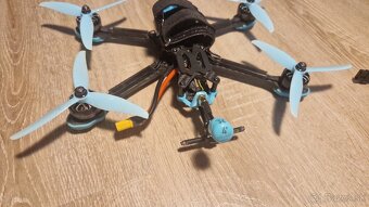 5" FPV dron 4S - 2