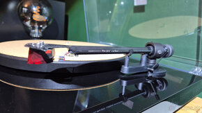 Pro-Ject Debut Carbon DC - 2