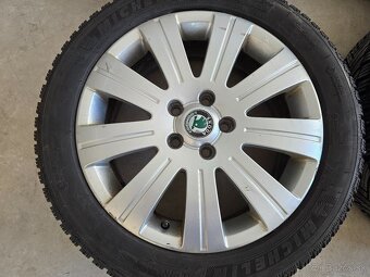 Predám pneu 205/50 R17 na originál diskoch Škoda - 2