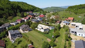 REZERVOVANÝ 6-izbový domček na predaj s krásnym pozemkom - 2