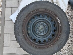 4 kolesá (disky+zimné pneumatiky+puklice) 215/60 R16 - 2