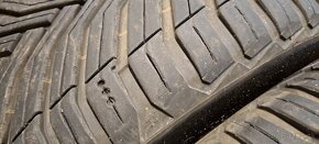 Predám 4ks jazdené celoročné 215/50r17-91W Michelin - 2