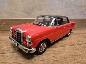 Mercedes Benz W110 200D 1:18 Norev - 2