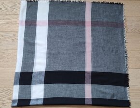 Burberry šál 140 cm x 140 cm - 2