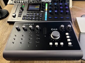 Predám zvukovku - Audient iD44 MKII - 2