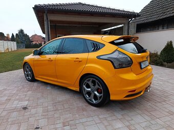 FORD FOCUS ST 2.0i - 2