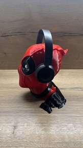 Stojan na sluchadla deadpool - 2