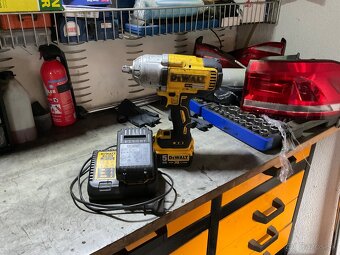 Dewalt razovy utahovak - 2