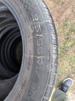 Predám letné Nokian 215/55/R17 94V - 2