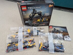 Lego Technic pásový bager - 2