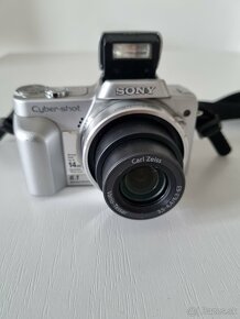 Digitálny fotoaparát SONY DCS-H3. - 2