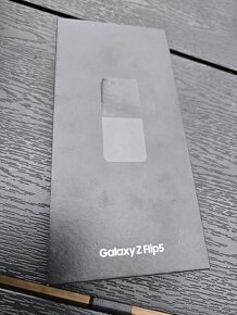 Galaxy Z Flip5 Graphite - 2