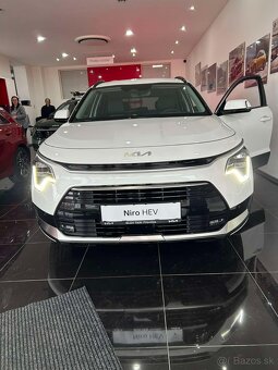 KIA Niro HEV 1,6 GDi GOLD TECH, Lak Tengerine (MY24) - 2