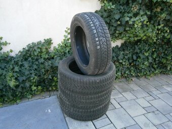 Predám 4x zimné pneu Pirelli 215/60 R17 100VXL - 2