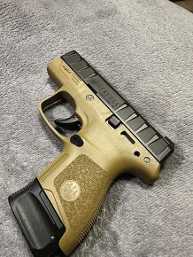 Beretta APX CARRY - 2