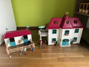 Schleich Veľký dom so stajňou a príslušenstvom 42416 - 2