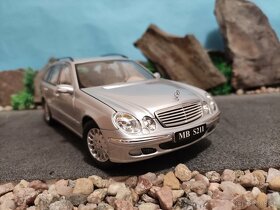 prodám model 1:18 mercedes benz E class combi - 2