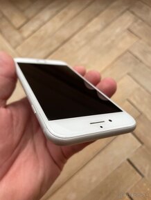 Apple iPhone 8 64GB - 2