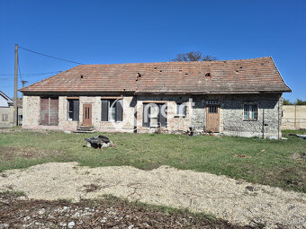 PREDAJ, starší rodinný dom s veĺkým pozemkom - 2