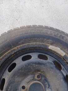 Predám plechové disky Ford,zimné  pneumatiky 176/65r14 Fires - 2