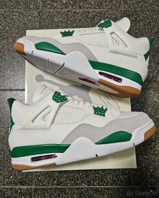 Nike Air Jordan 4 Retro "Pine Green" - 2