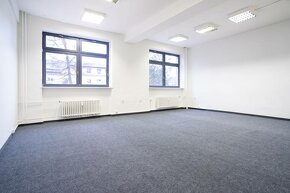 BC TOMÁŠIKOVA - kancelária na prenájom  24,60 m2/290 € vráta - 2