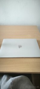 MacBook Air M1 (2020) - 512GB SSD, 8GB RAM - 2