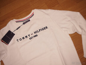 Tommy Hilfiger dámska biela mikina 1 - 2