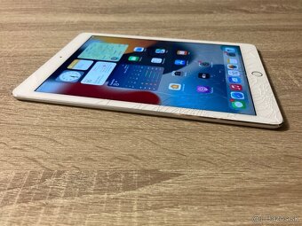 9.7” tablet iPad Air 2 / 64GB Silver prasknutý displej - 2