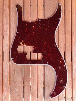 Fender Pure Vintage 63 Pickguard - Brown Tortoise Shell - 2