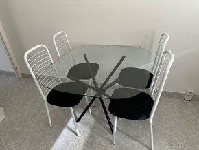 Jedálenský stôl a 4 jedálenské stoličky - 2