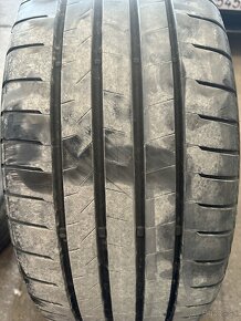 255/45R19 - 2