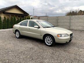 VOLVO S60 2.4 R5 MOMENTUM A/T - 2