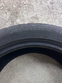 Pneu 245/45 R18 - 2