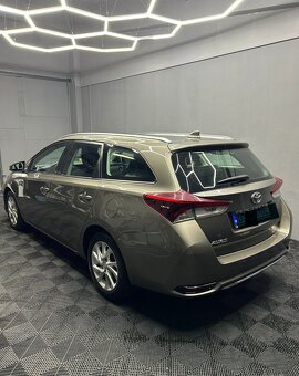 Toyota Auris Sporting Touring - 2