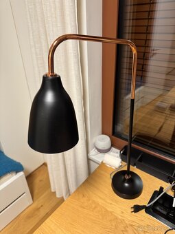 Cierna lampa s rosegold detailom - 2